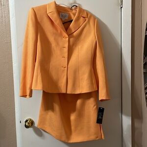 Beautiful Le Suit jacket and skirt.